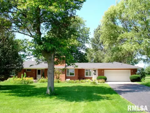 604 S Center St, Oneida, IL 61467 photo 2