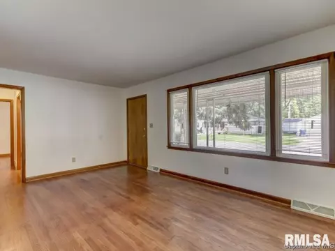 1836 Black Ave, Springfield, IL 62702 photo 2
