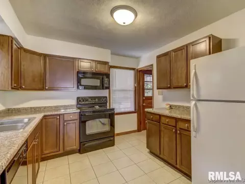 1836 Black Ave, Springfield, IL 62702 photo 8
