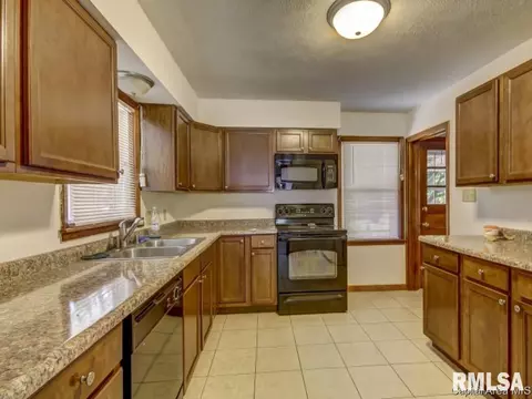 1836 Black Ave, Springfield, IL 62702 photo 9