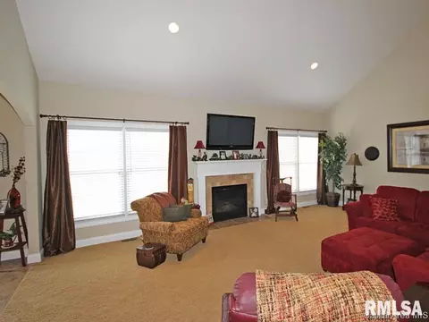 496 Woodbridge Rd, Springfield, IL 62711 photo 5