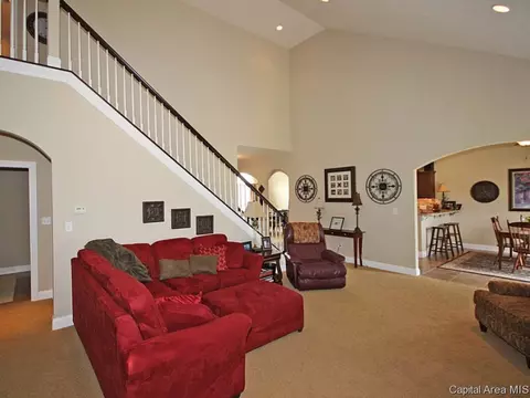 496 Woodbridge Rd, Springfield, IL 62711 photo 2