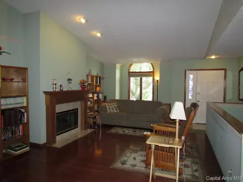 1421 Guemes, Springfield, IL 62702 photo 3