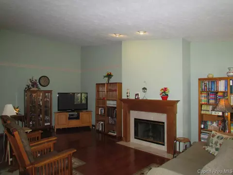 1421 Guemes, Springfield, IL 62702 photo 2