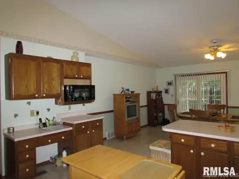1421 Guemes, Springfield, IL 62702 photo 5