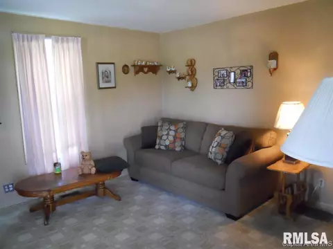 908 N 19th St, Springfield, IL 62702 photo 4
