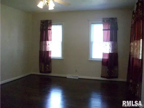 929 N 14th, Springfield, IL 62702 photo 2