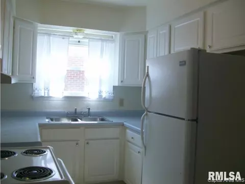 929 N 14th, Springfield, IL 62702 photo 5
