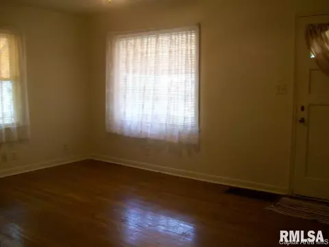 2320 S 13th, Springfield, IL 62703 photo 2