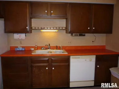2424 Austin, Springfield, IL 62704 photo 10