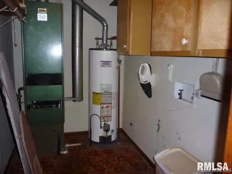 2424 Austin, Springfield, IL 62704 photo 9