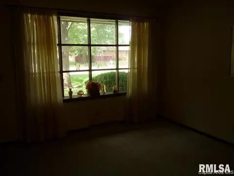 2424 Austin, Springfield, IL 62704 photo 3