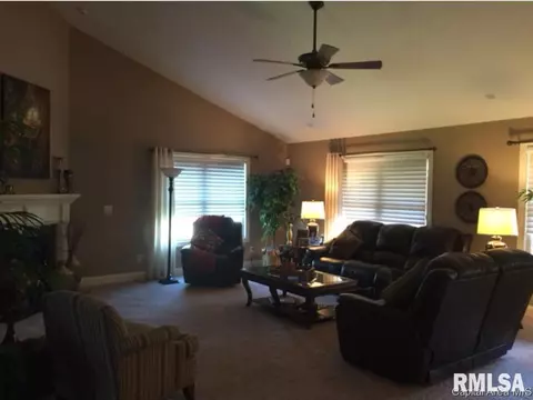 2215 Charlack Ave, Springfield, IL 62704 photo 3