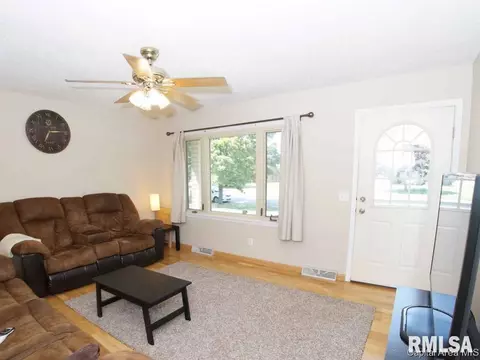 2916 Sherborn Rd, Springfield, IL 62702 photo 2