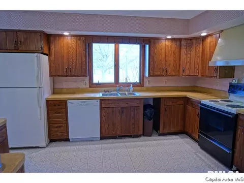 403 Smith St, Harvel, IL 62538 photo 14