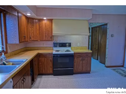 403 Smith St, Harvel, IL 62538 photo 3