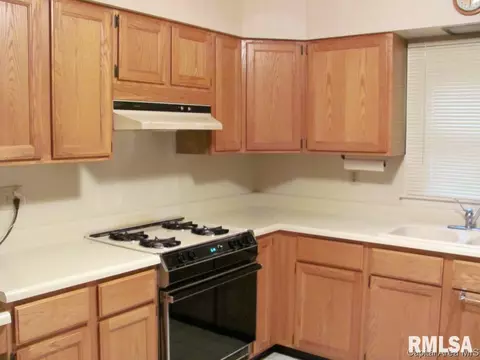 136 Nottingham, Springfield, IL 62704 photo 3
