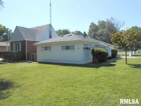 2200 E Converse St, Springfield, IL 62702 photo 4