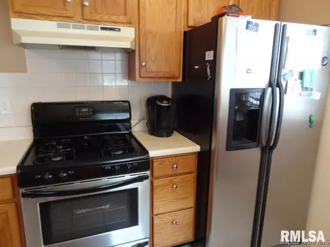 1136 N 2nd, Springfield, IL 62702 photo 5