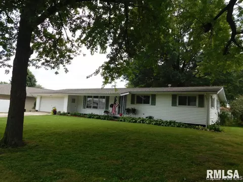 710 E Locust St, Chatham, IL 62629 photo 1
