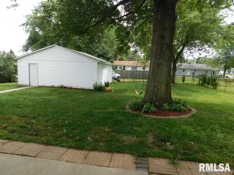 710 E Locust St, Chatham, IL 62629 photo 17