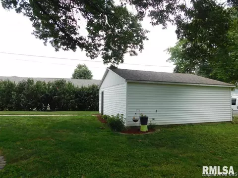 710 E Locust St, Chatham, IL 62629 photo 18