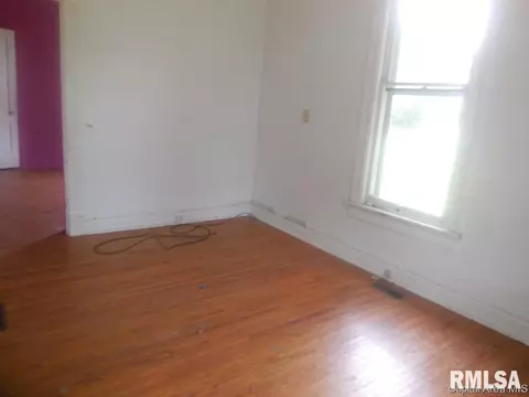 920 S State St, Beardstown, IL 62618 photo 5