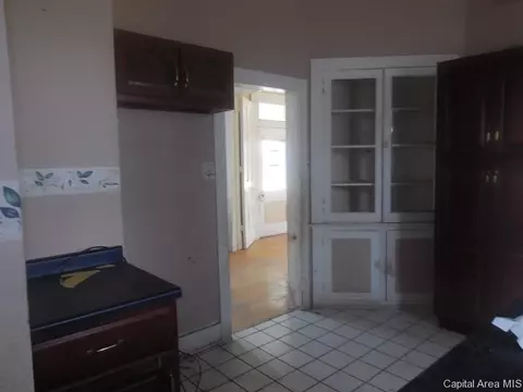 920 S State St, Beardstown, IL 62618 photo 2