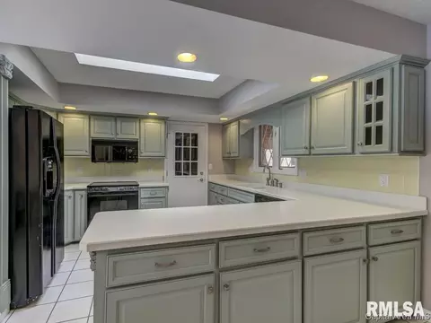 1 Downing Ln, Springfield, IL 62712 photo 3