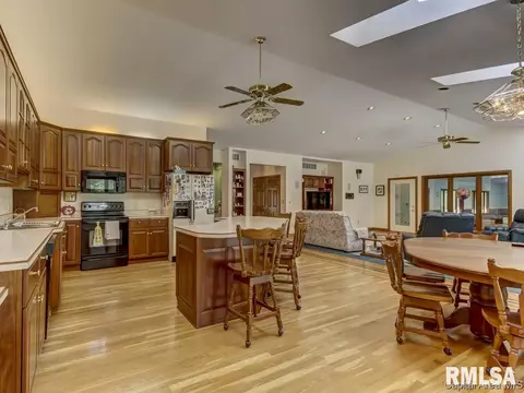 2419 Hazlett Rd, Springfield, IL 62707 photo 4
