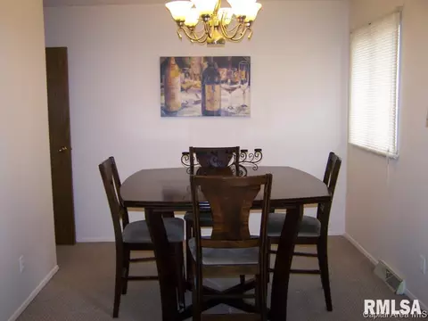 2525 Burton Dr, Springfield, IL 62703 photo 3
