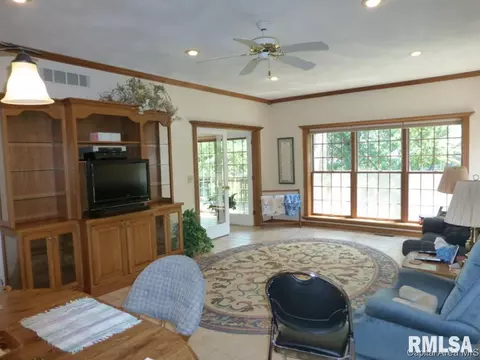 2112 Timbercrest Dr, Springfield, IL 62702 photo 6
