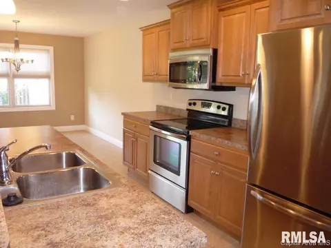 3204 Mackinaw Ln, Springfield, IL 62711 photo 2