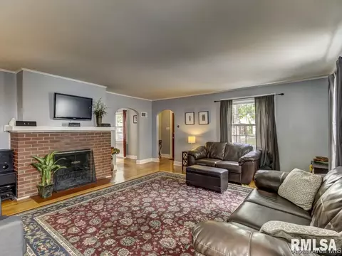 1920 S Walnut St, Springfield, IL 62704 photo 2