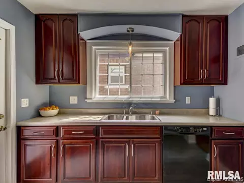 1920 S Walnut St, Springfield, IL 62704 photo 6