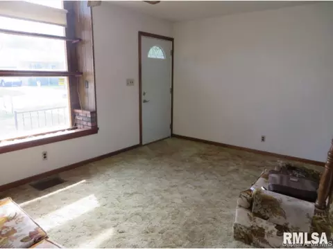 3021 Louise Ln, Springfield, IL 62702 photo 2