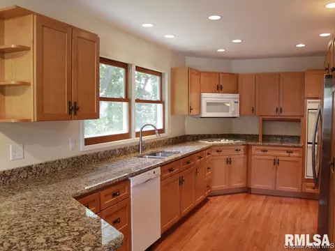 915 Wythe Rd, Springfield, IL 62702 photo 2