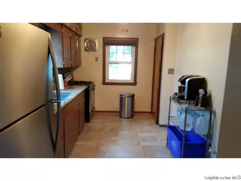 2130 N 6th, Springfield, IL 62702 photo 6
