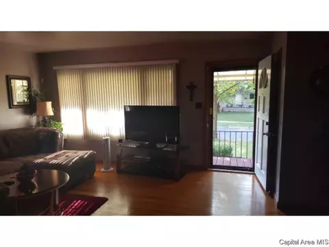 2130 N 6th, Springfield, IL 62702 photo 2