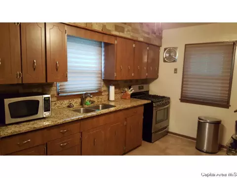 2130 N 6th, Springfield, IL 62702 photo 5