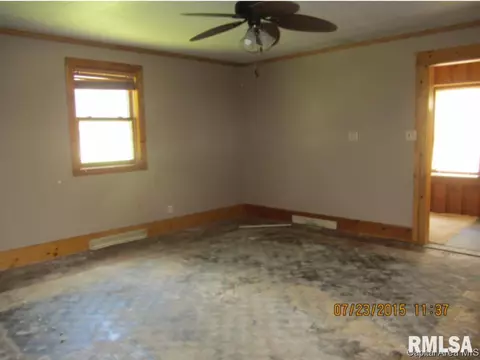 816 E Adams St, Riverton, IL 62561 photo 5
