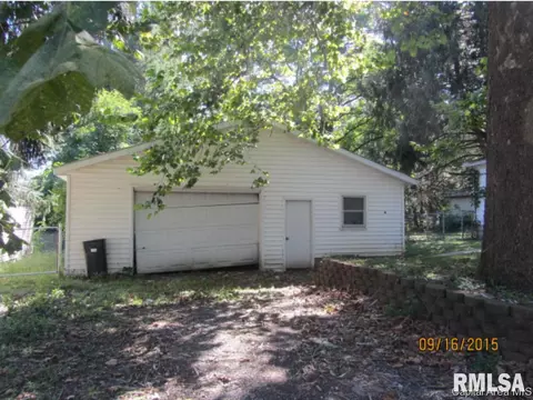 816 E Adams St, Riverton, IL 62561 photo 9