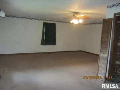 816 E Adams St, Riverton, IL 62561 photo 4