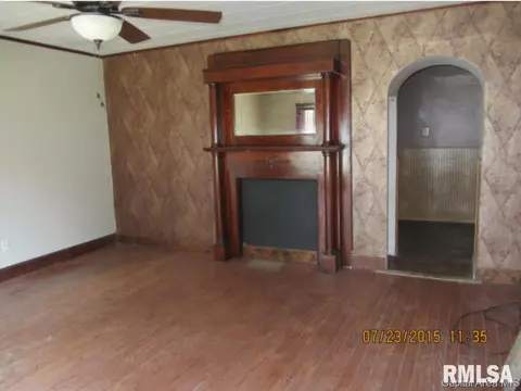 816 E Adams St, Riverton, IL 62561 photo 2
