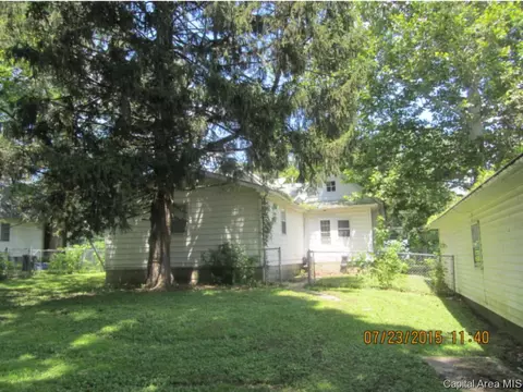 816 E Adams St, Riverton, IL 62561 photo 7