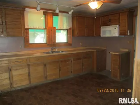 816 E Adams St, Riverton, IL 62561 photo 3