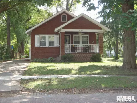 1324 W Governor St, Springfield, IL 62704 photo 1