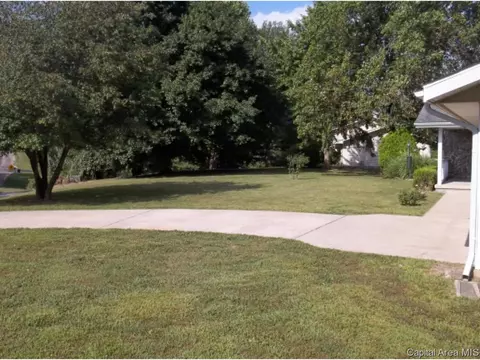 323 Blane, Dawson, IL 62520 photo 14