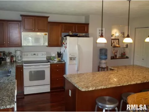 323 Blane, Dawson, IL 62520 photo 18
