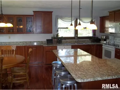 323 Blane, Dawson, IL 62520 photo 17